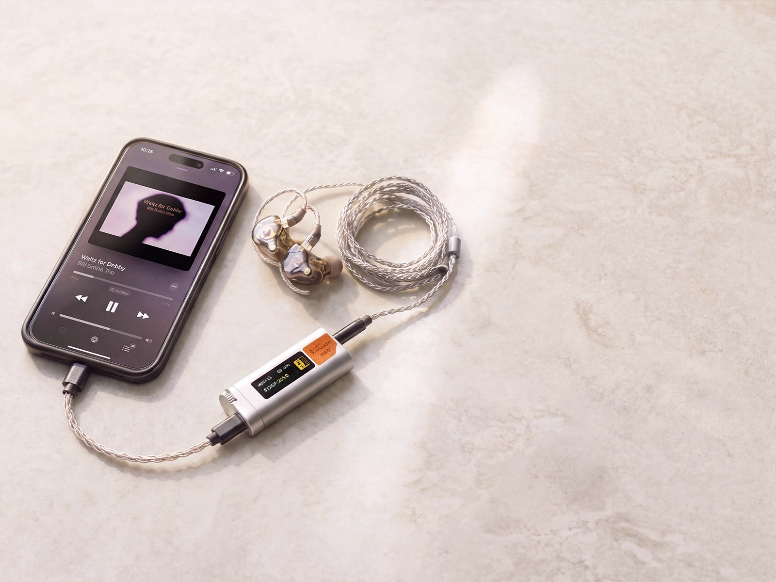 HIFI WALKER D20 connecté à un iPhone et à des IEM avec les spécifications audio Hi-Res